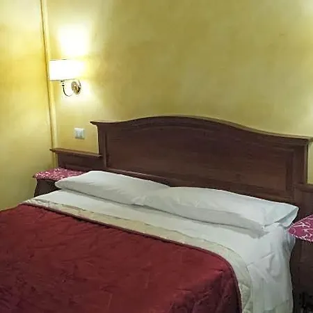 Pitagora فندق
